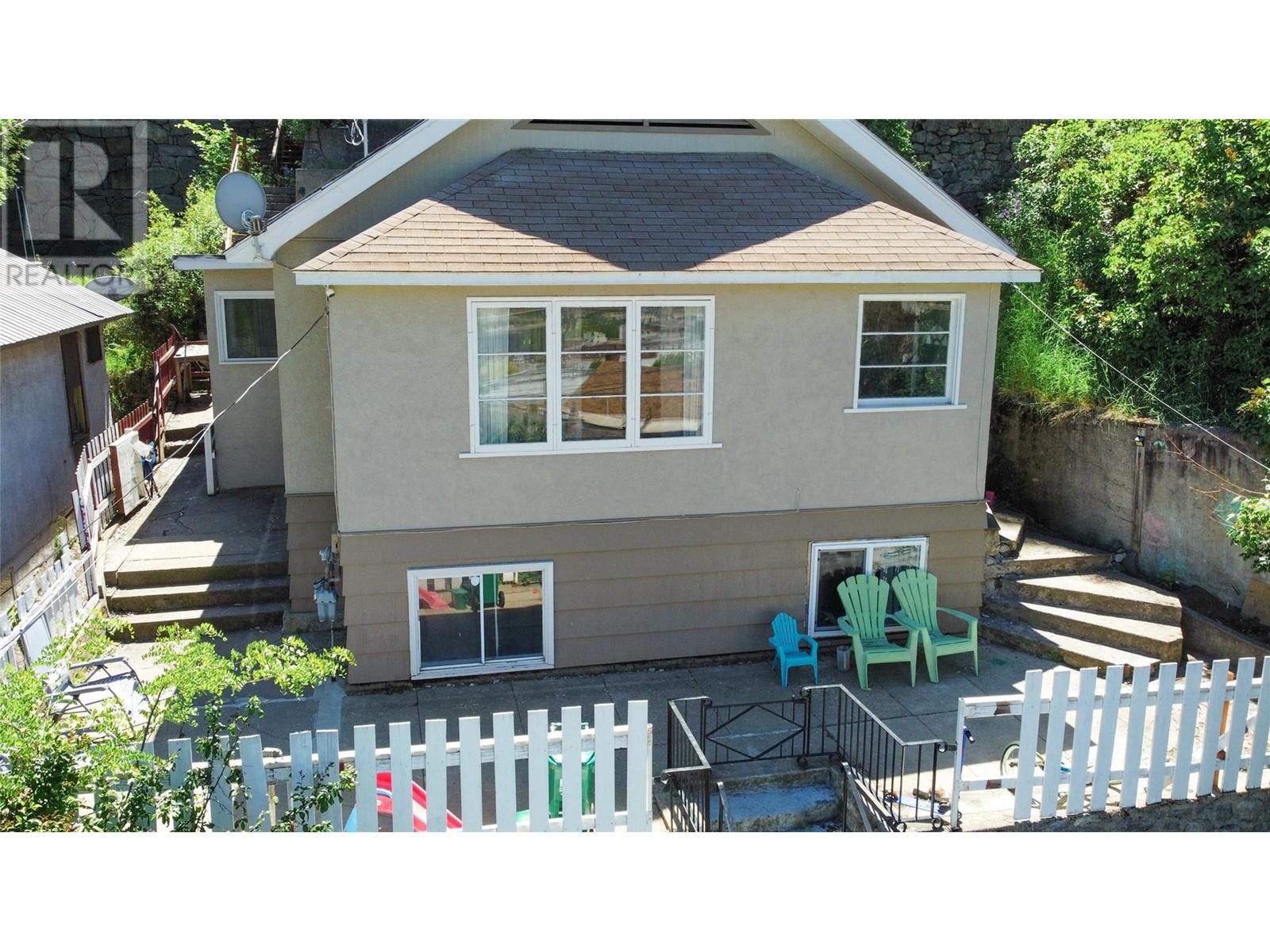 1730 Topping Street, Trail, British Columbia  V1R 4G3 - Photo 3 - 10350016