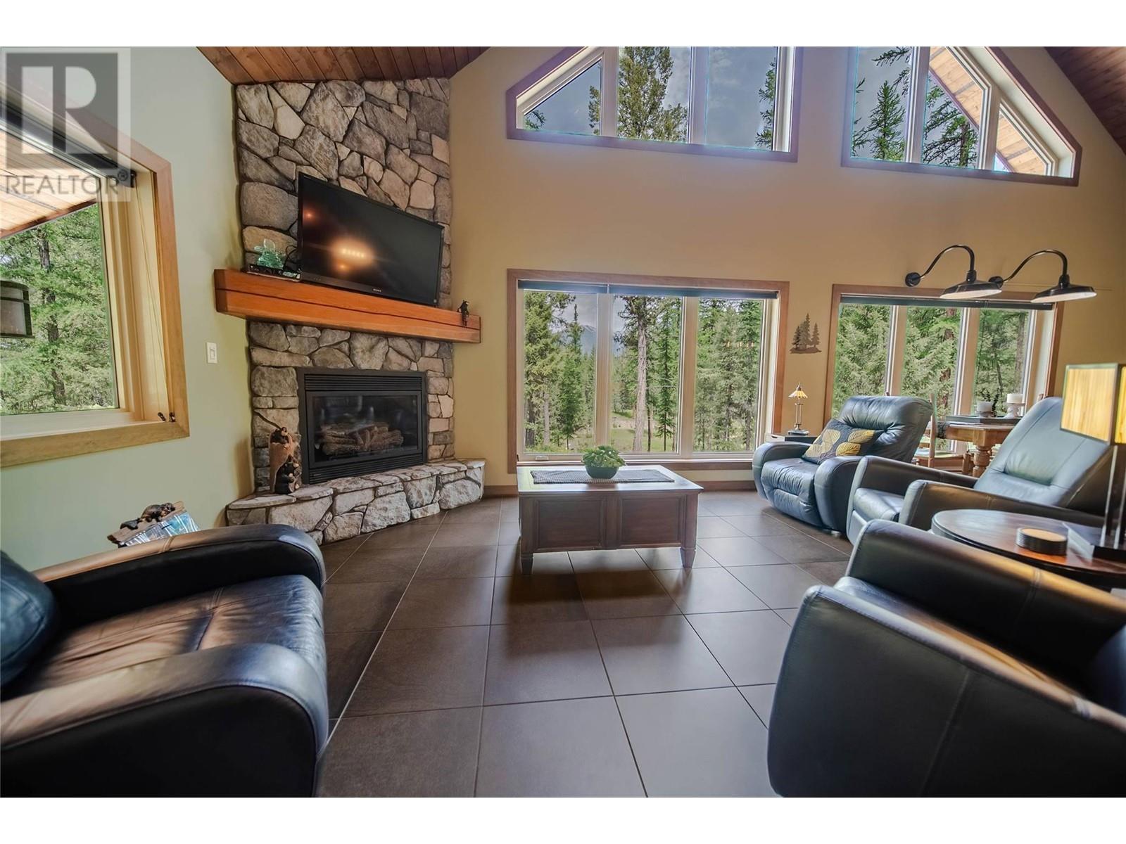 2666 Roy Road, Jaffray, British Columbia  V0B 1T0 - Photo 5 - 10350069