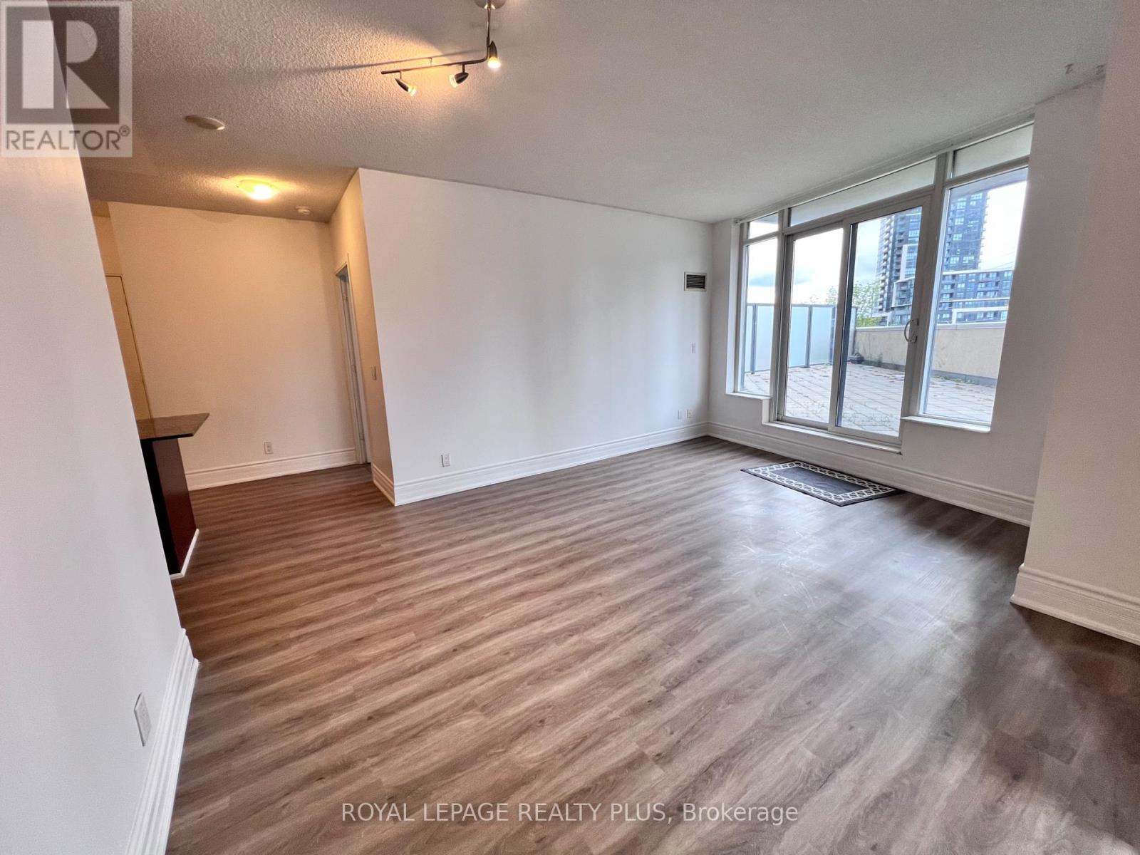 304 - 330 Burnhamthorpe Road W, Mississauga, Ontario  L5B 0E1 - Photo 12 - W12170095