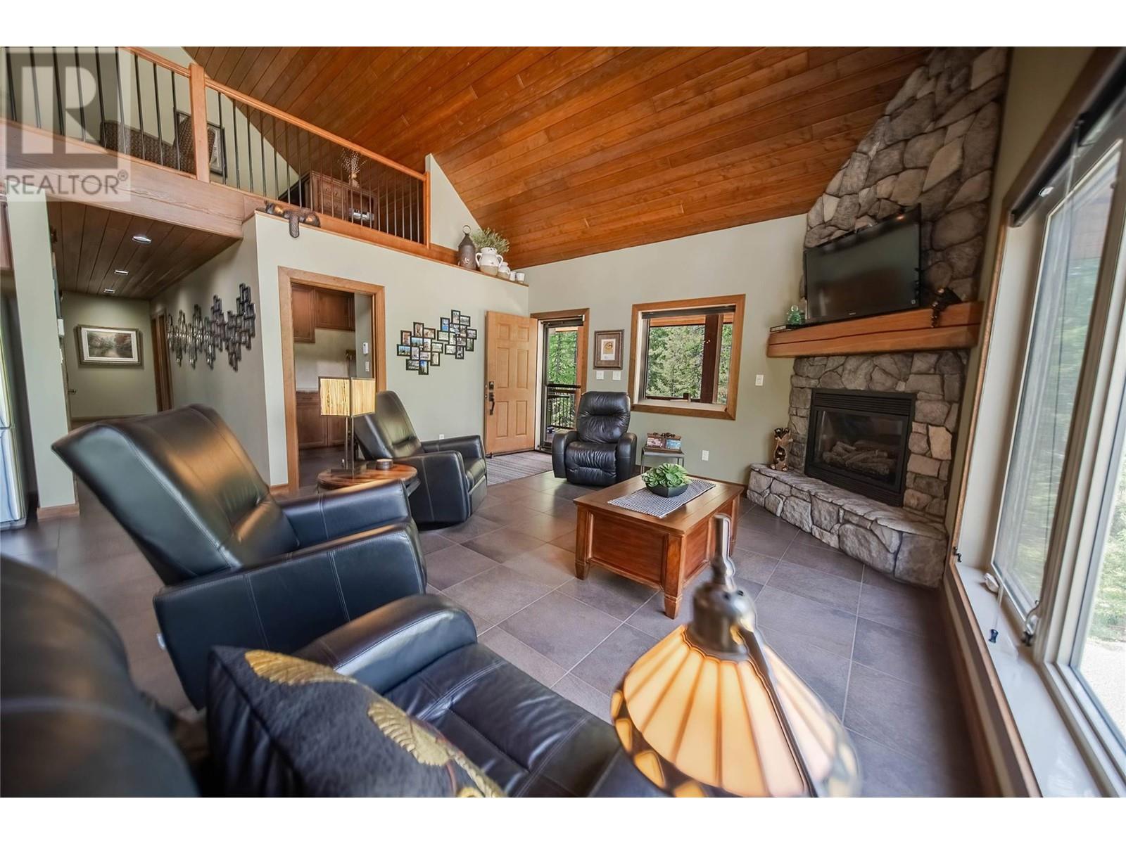 2666 Roy Road, Jaffray, British Columbia  V0B 1T0 - Photo 8 - 10350069