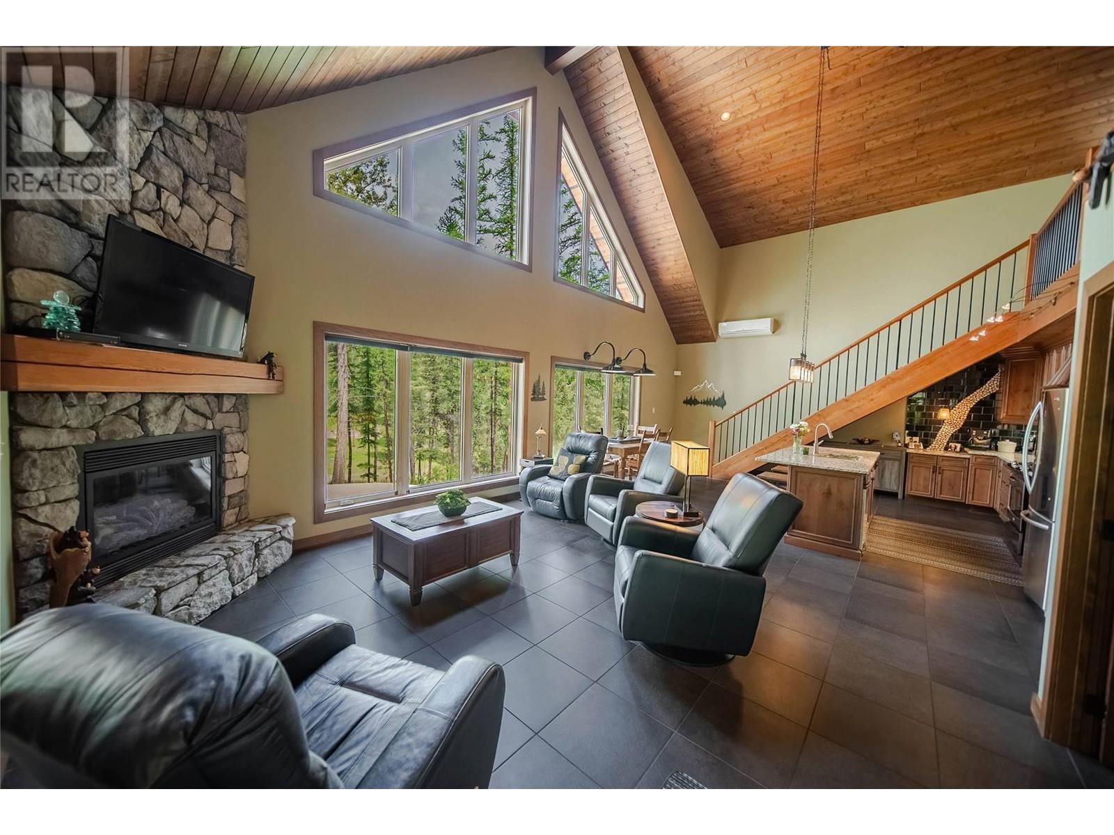 2666 Roy Road, Jaffray, British Columbia  V0B 1T0 - Photo 9 - 10350069