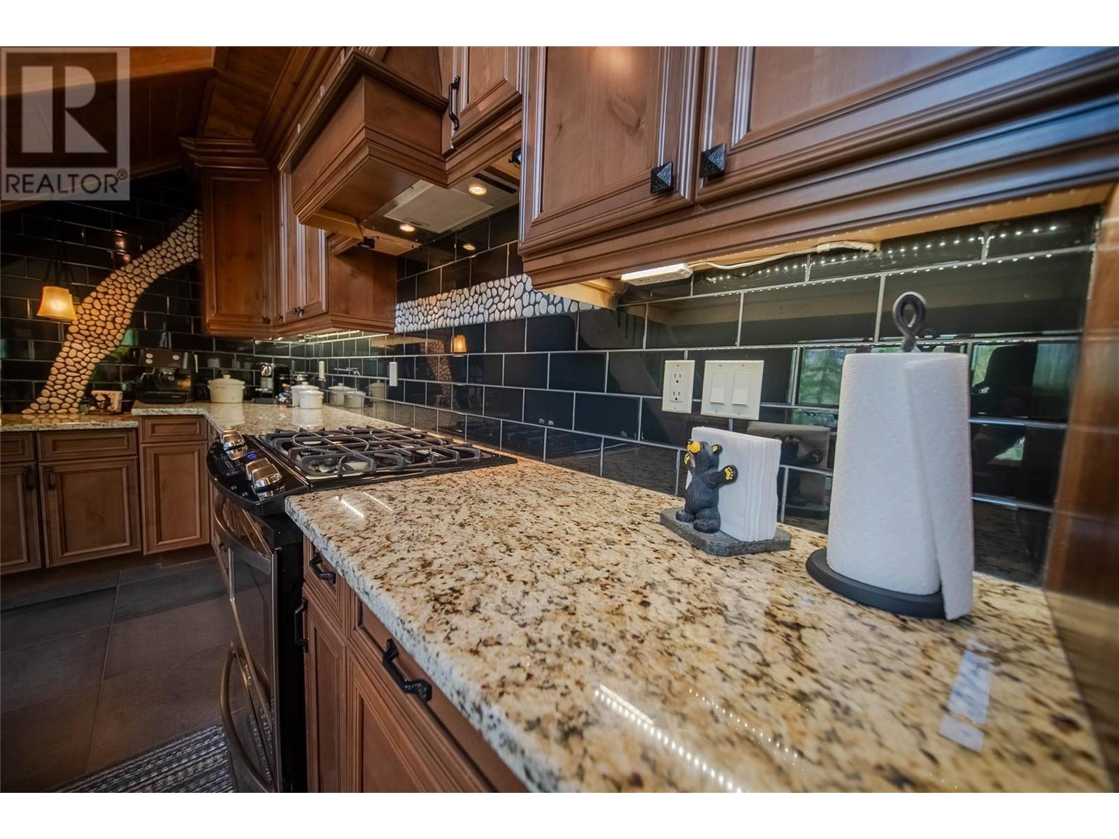 2666 Roy Road, Jaffray, British Columbia  V0B 1T0 - Photo 15 - 10350069