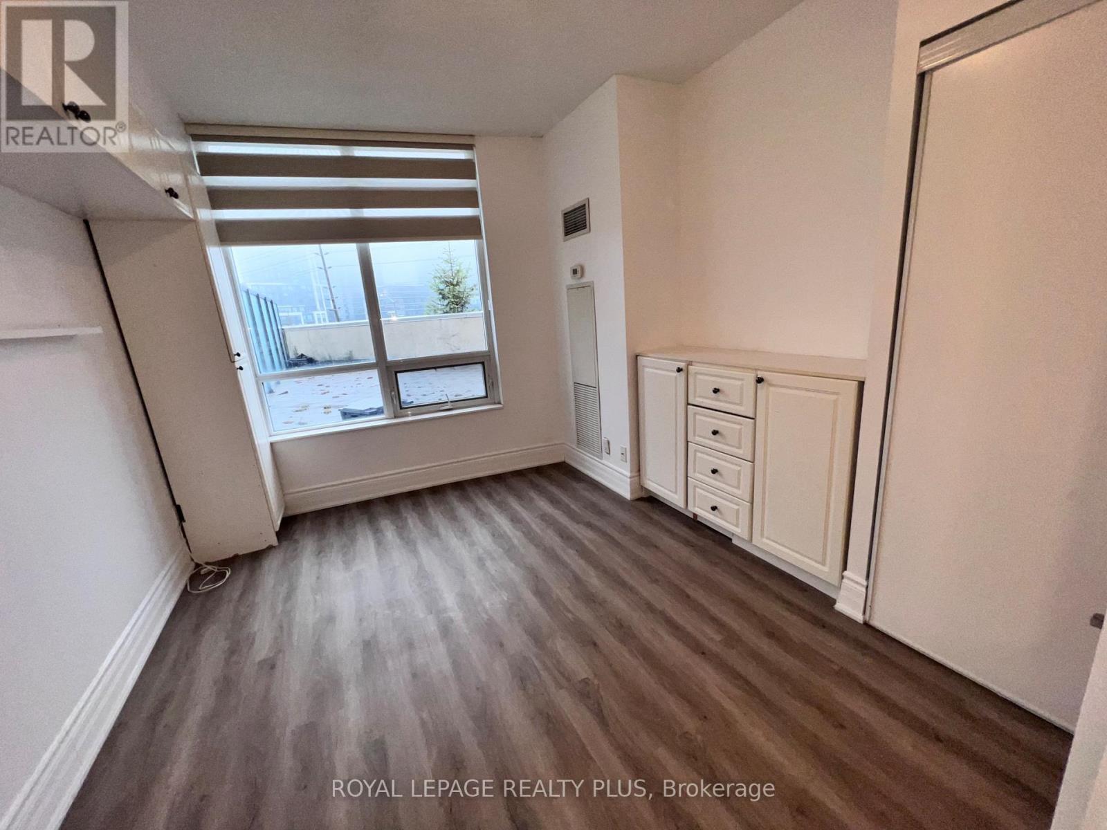 304 - 330 Burnhamthorpe Road W, Mississauga, Ontario  L5B 0E1 - Photo 21 - W12170095