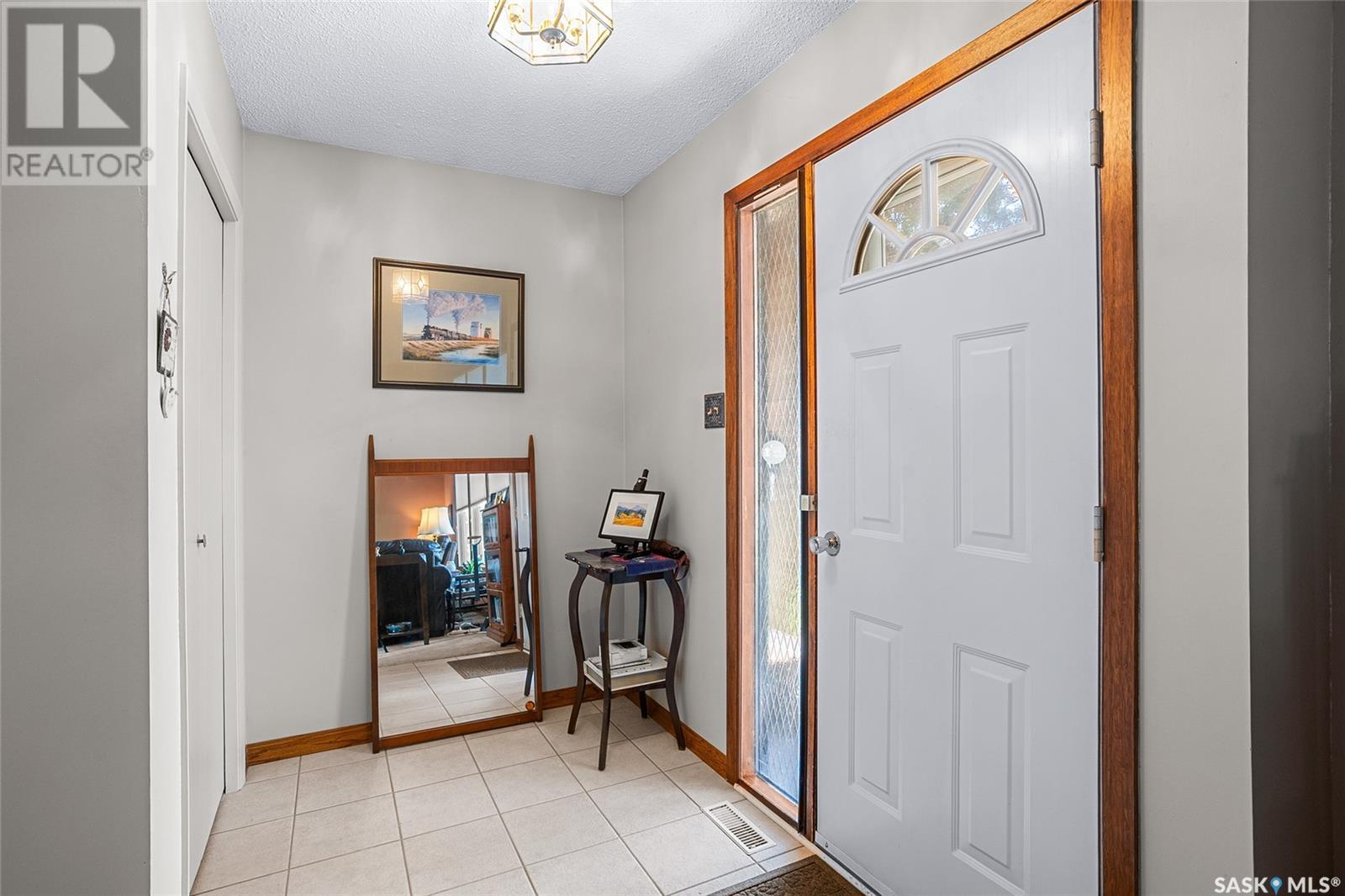 690 Guelph Crescent, Saskatoon, Saskatchewan  S7H 4R6 - Photo 3 - SK007764