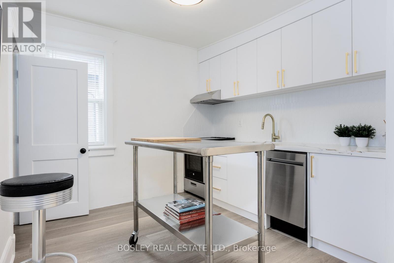 30 Oak Park Avenue, Toronto, Ontario  M4C 4L7 - Photo 10 - E12185983