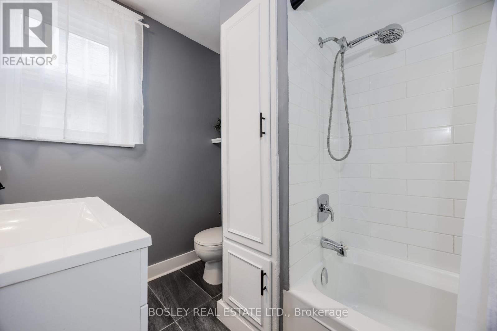 30 Oak Park Avenue, Toronto, Ontario  M4C 4L7 - Photo 8 - E12185983