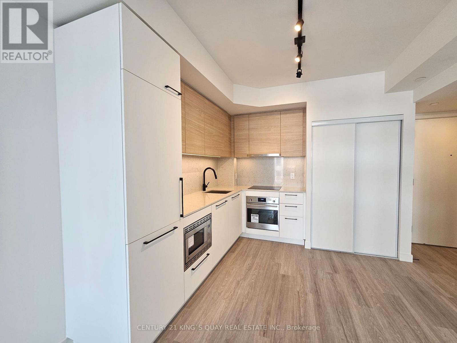 404 - 1050 Eastern Avenue, Toronto (The Beaches), Ontario  M4L 0B7 - Photo 3 - E12185167