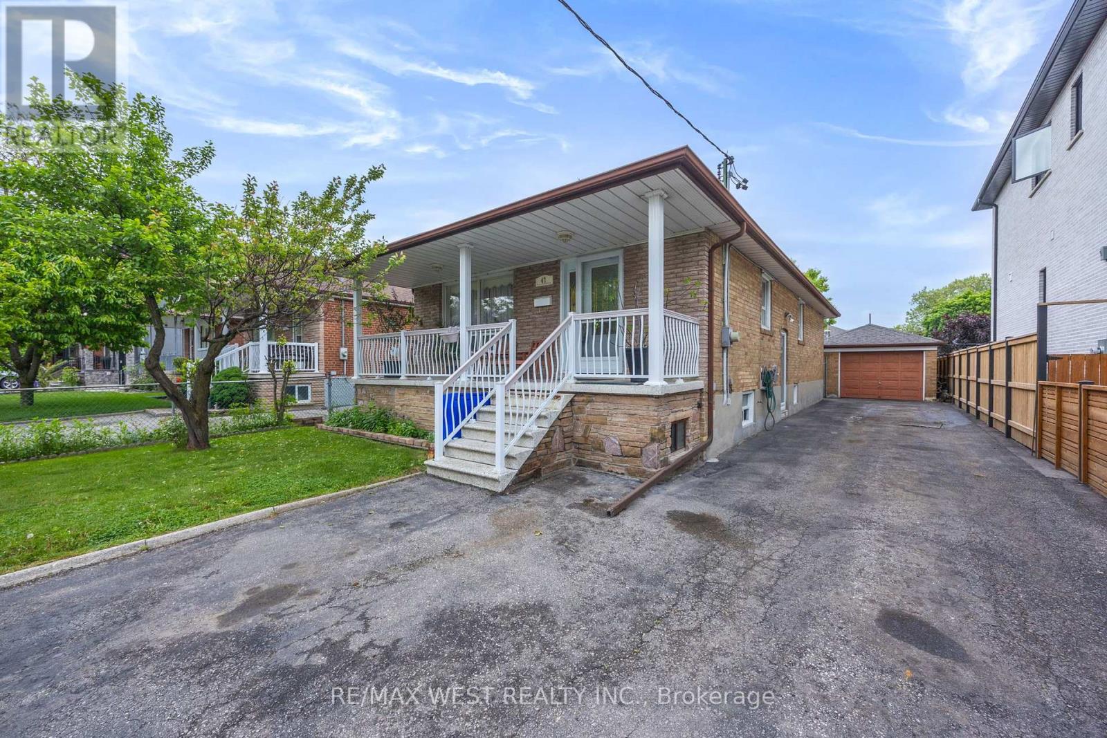 47 Brawley Avenue, Toronto, Ontario  M8Z 4Z5 - Photo 2 - W12184367