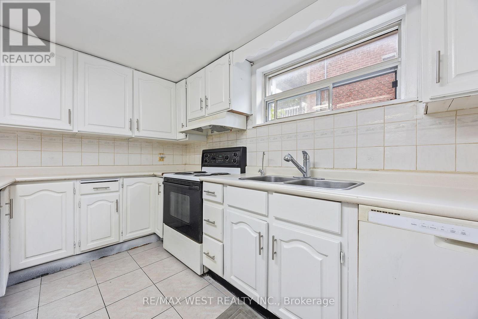 47 Brawley Avenue, Toronto, Ontario  M8Z 4Z5 - Photo 25 - W12184367