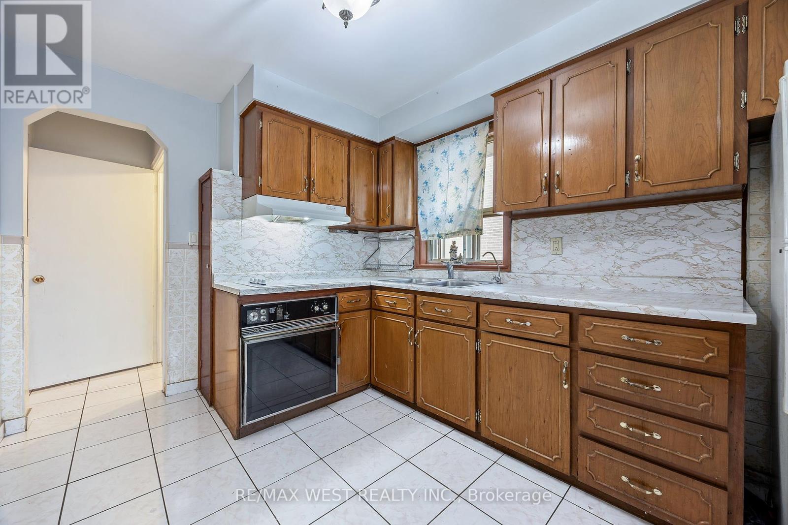 47 Brawley Avenue, Toronto, Ontario  M8Z 4Z5 - Photo 6 - W12184367