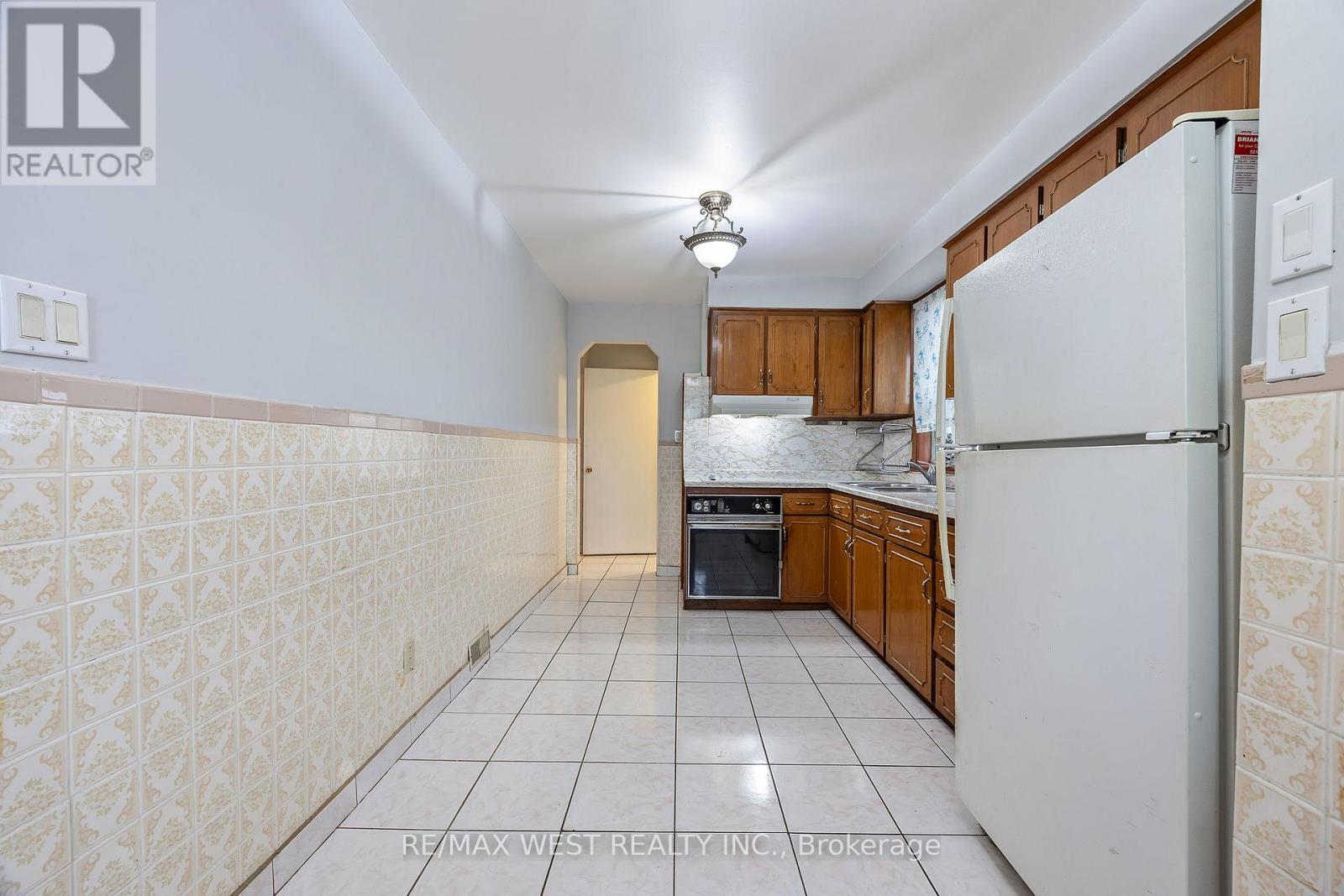 47 Brawley Avenue, Toronto, Ontario  M8Z 4Z5 - Photo 5 - W12184367