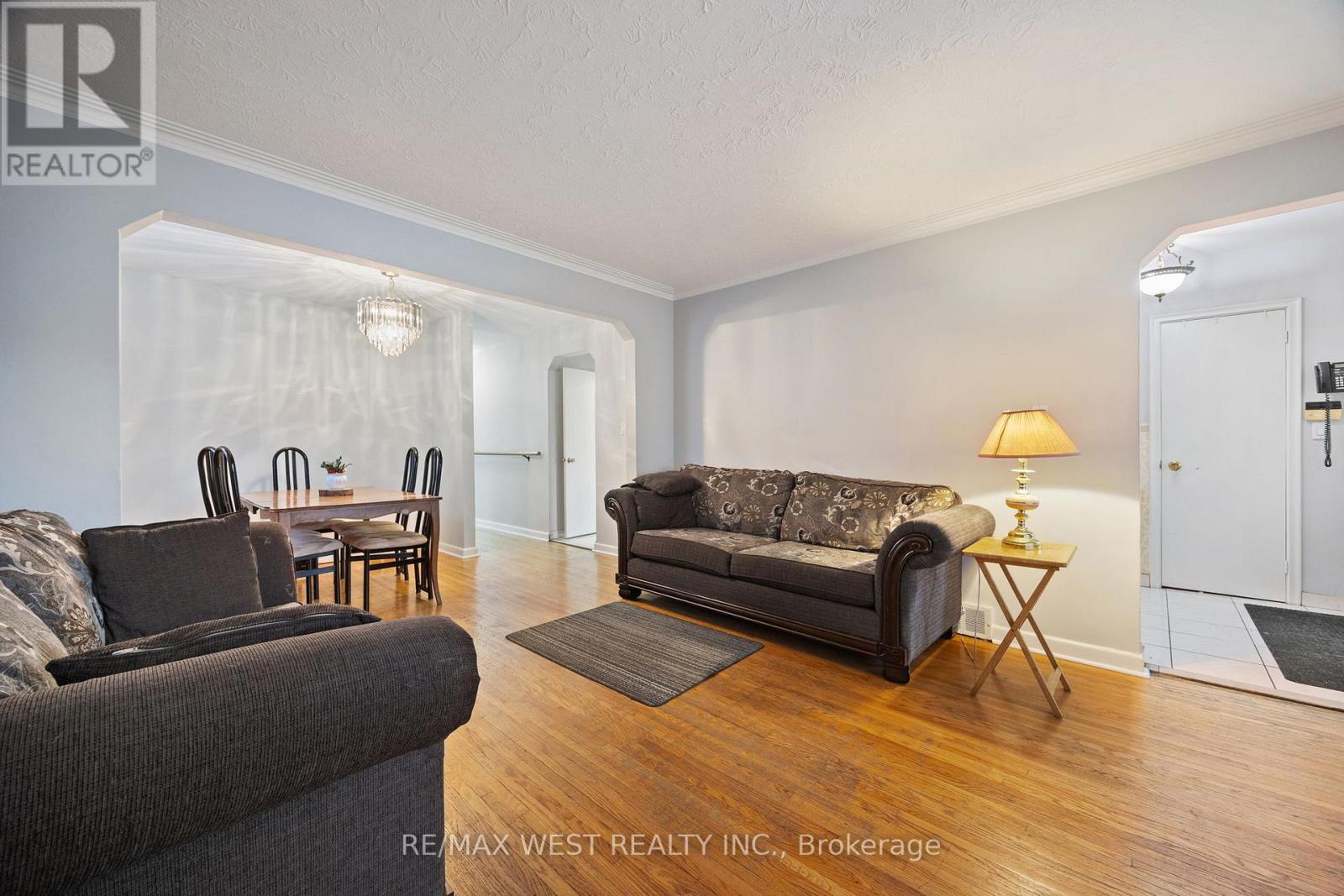 47 Brawley Avenue, Toronto (Islington-City Centre West), Ontario  M8Z 4Z5 - Photo 9 - W12184367