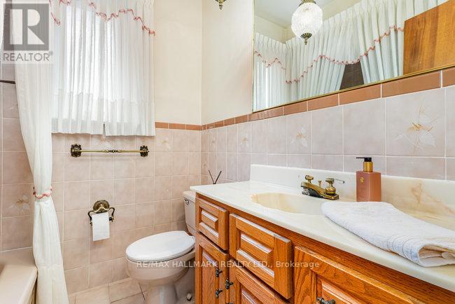35 Clairton Crescent, Toronto, Ontario  M6N 2M7 - Photo 15 - W12185935
