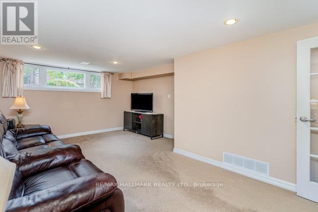 35 Clairton Crescent, Toronto, Ontario  M6N 2M7 - Photo 21 - W12185935