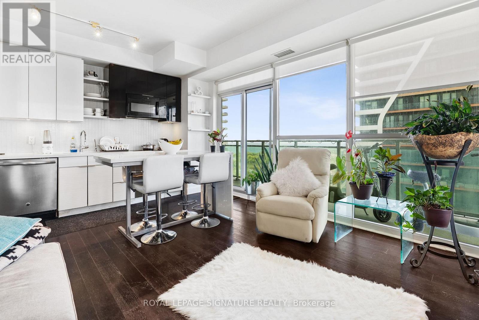 1303 - 33 Shore Breeze Drive, Toronto (Mimico), Ontario  M8V 0G1 - Photo 1 - W12185946