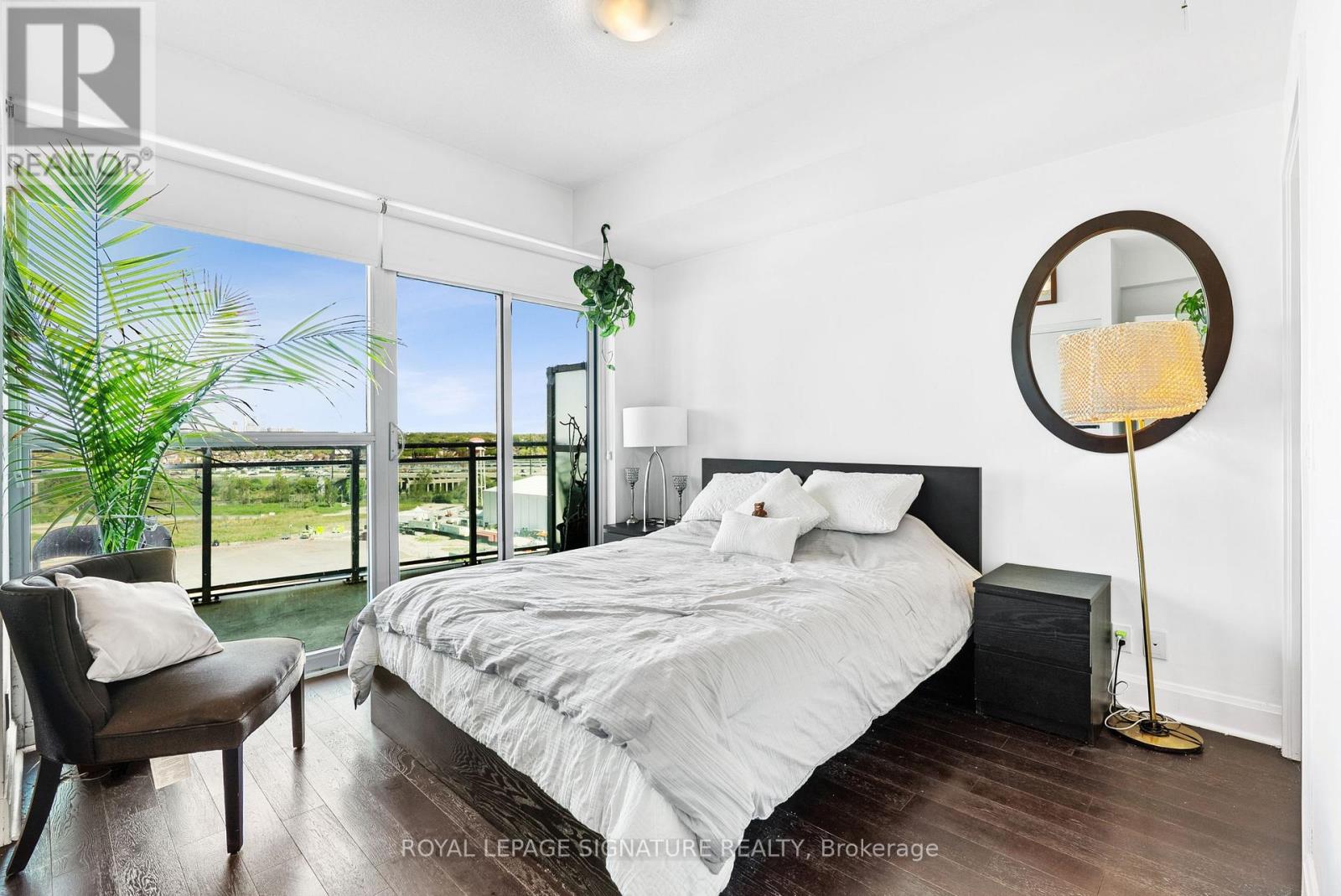1303 - 33 Shore Breeze Drive, Toronto (Mimico), Ontario  M8V 0G1 - Photo 5 - W12185946