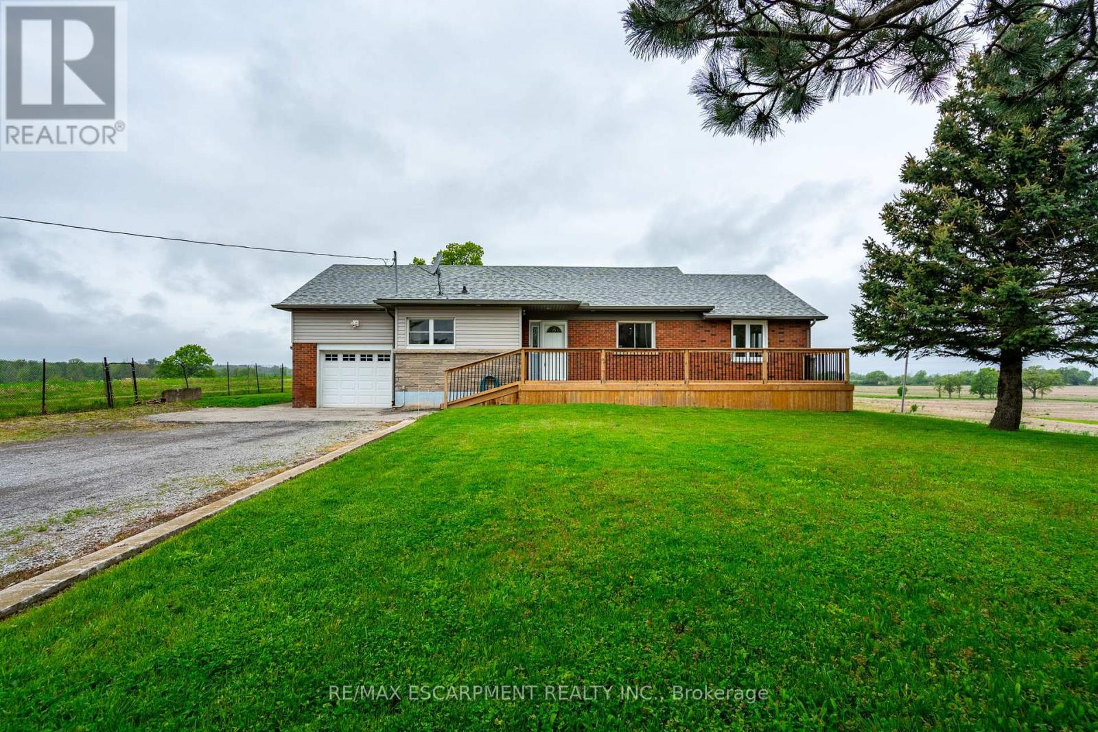 Property at 579 THIRD ROAD E image 2