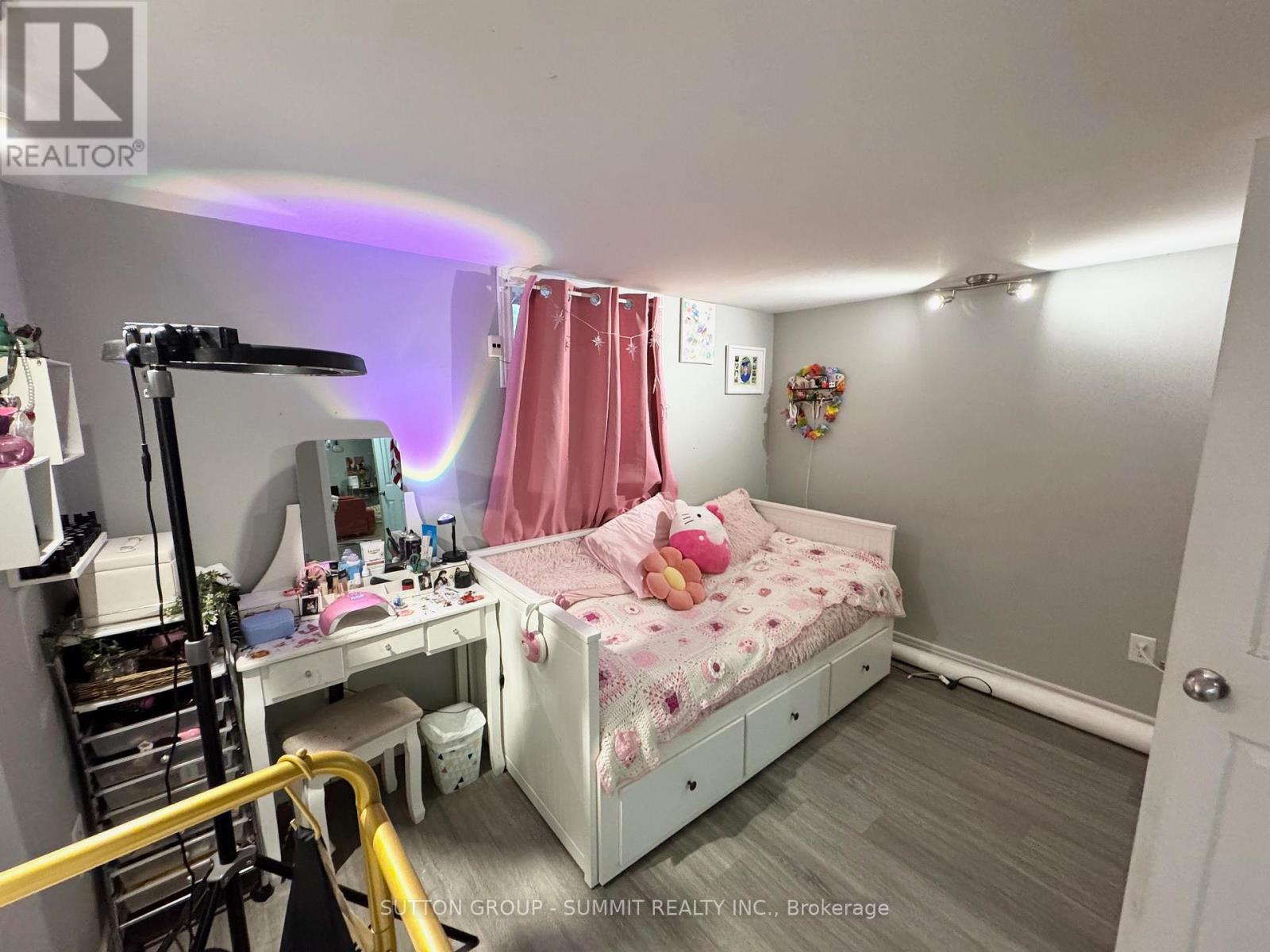 26 Grandfield Street, Hamilton, Ontario  L8T 2H2 - Photo 19 - X12186027