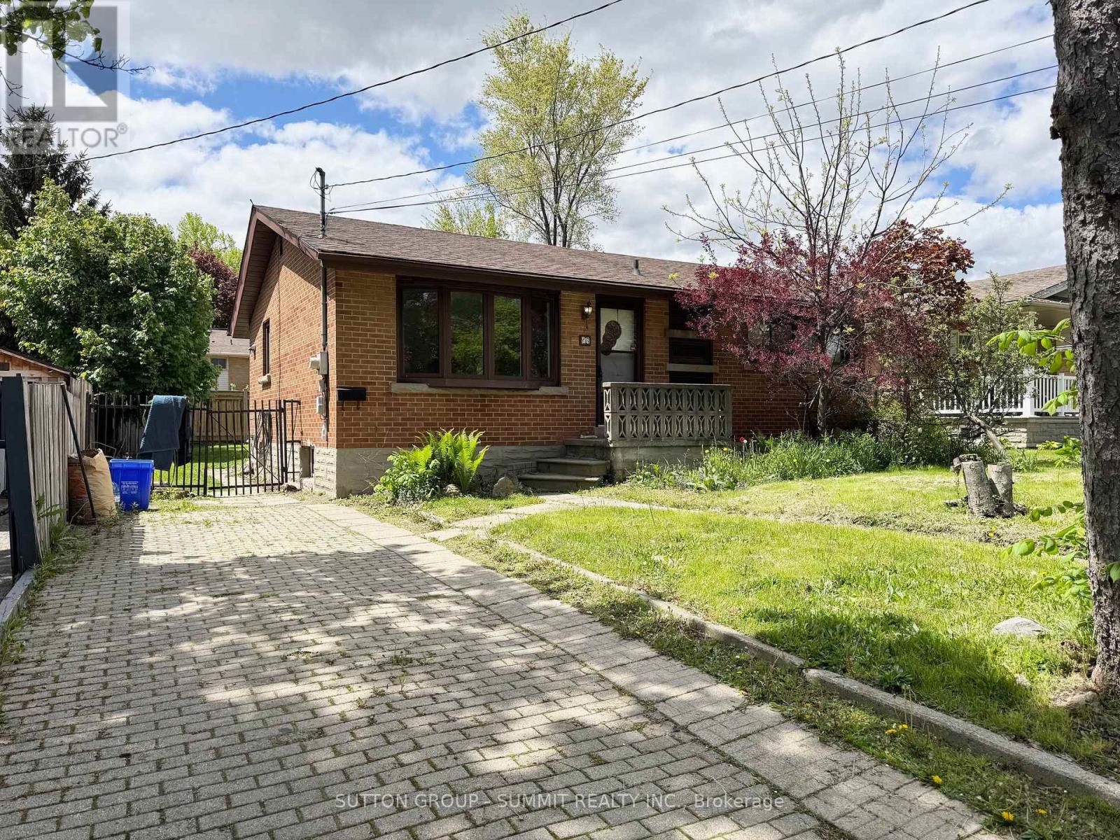26 Grandfield Street, Hamilton, Ontario  L8T 2H2 - Photo 3 - X12186027