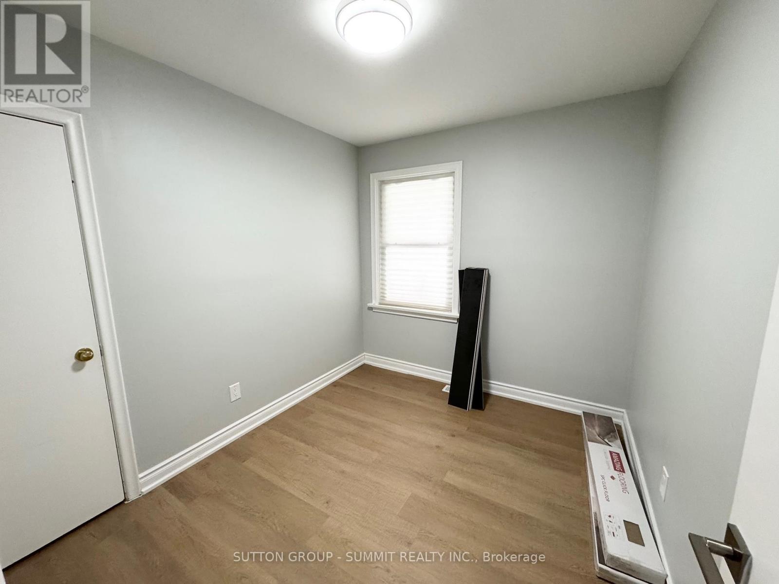 26 Grandfield Street, Hamilton, Ontario  L8T 2H2 - Photo 9 - X12186027