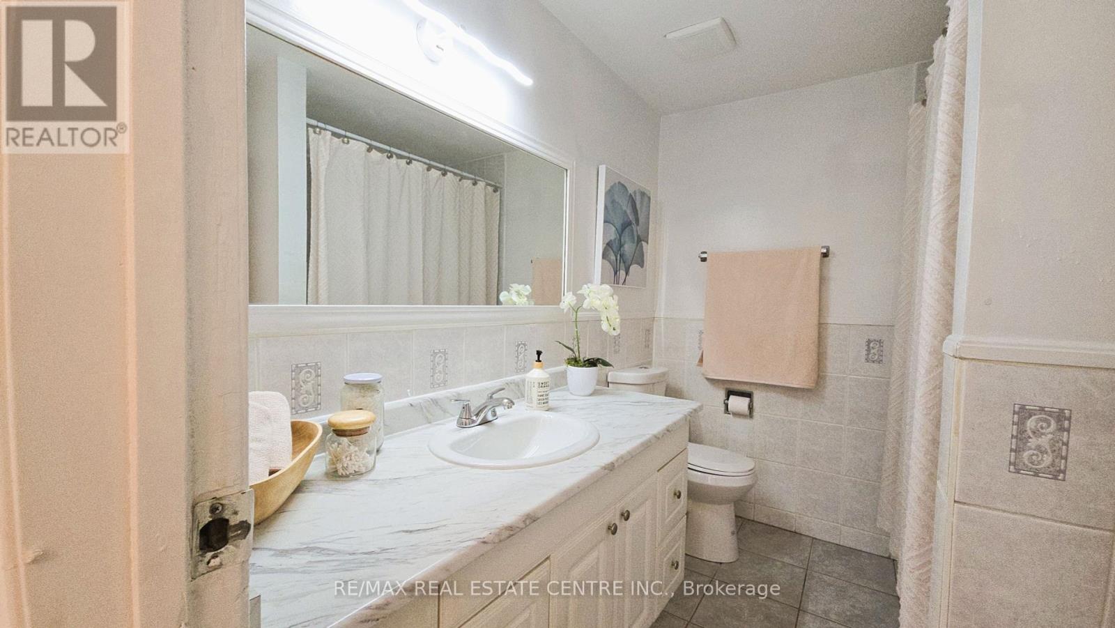 24 Salisbury Circle, Brampton, Ontario  L6V 2Z5 - Photo 13 - W12171798