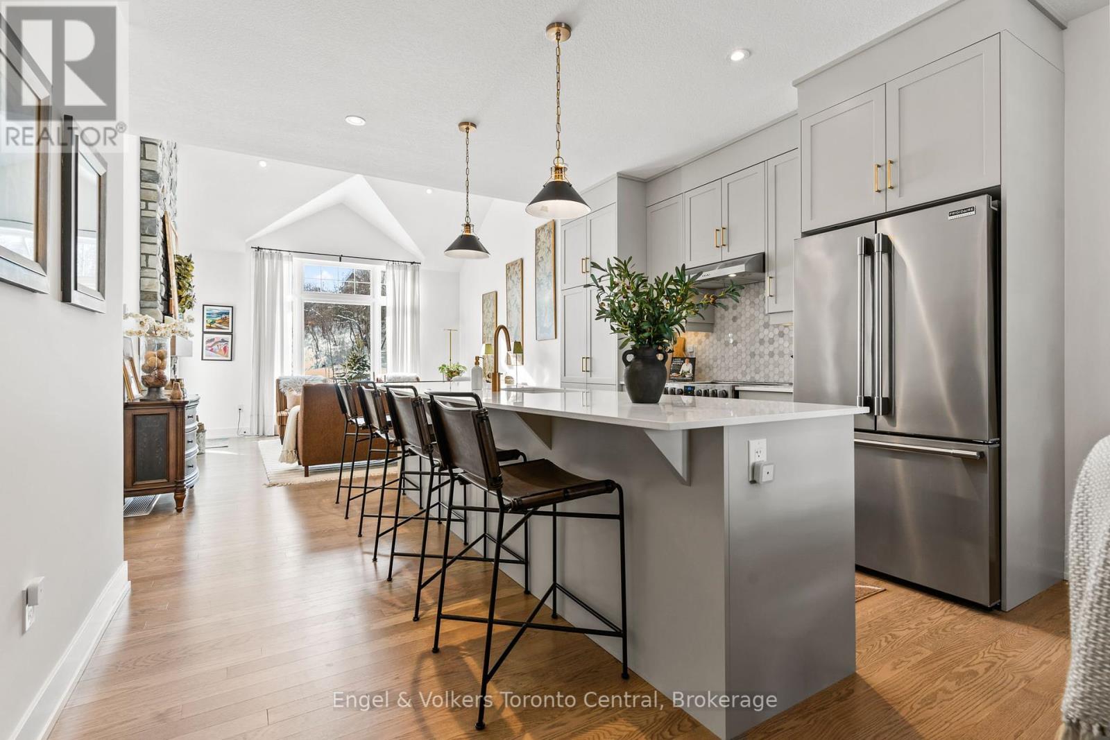 306 Sandpiper Lane, Georgian Bluffs, Ontario  N0H 1S0 - Photo 6 - X12024149