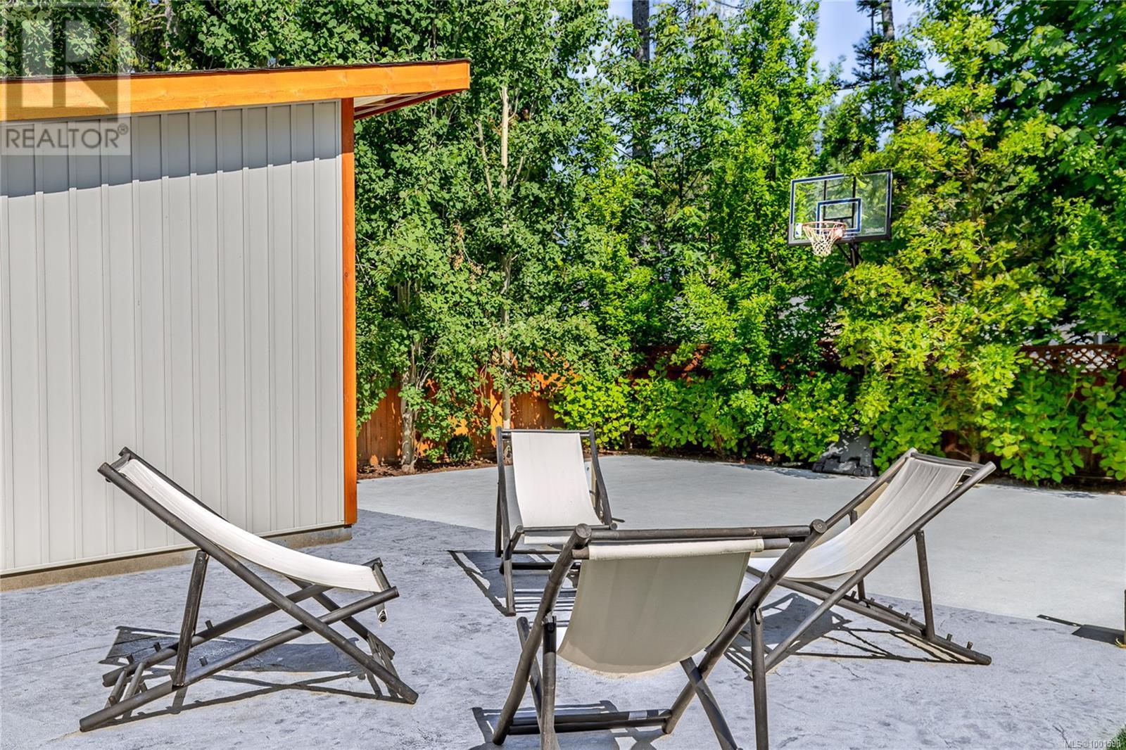 Property at 370 Cordan St image 3