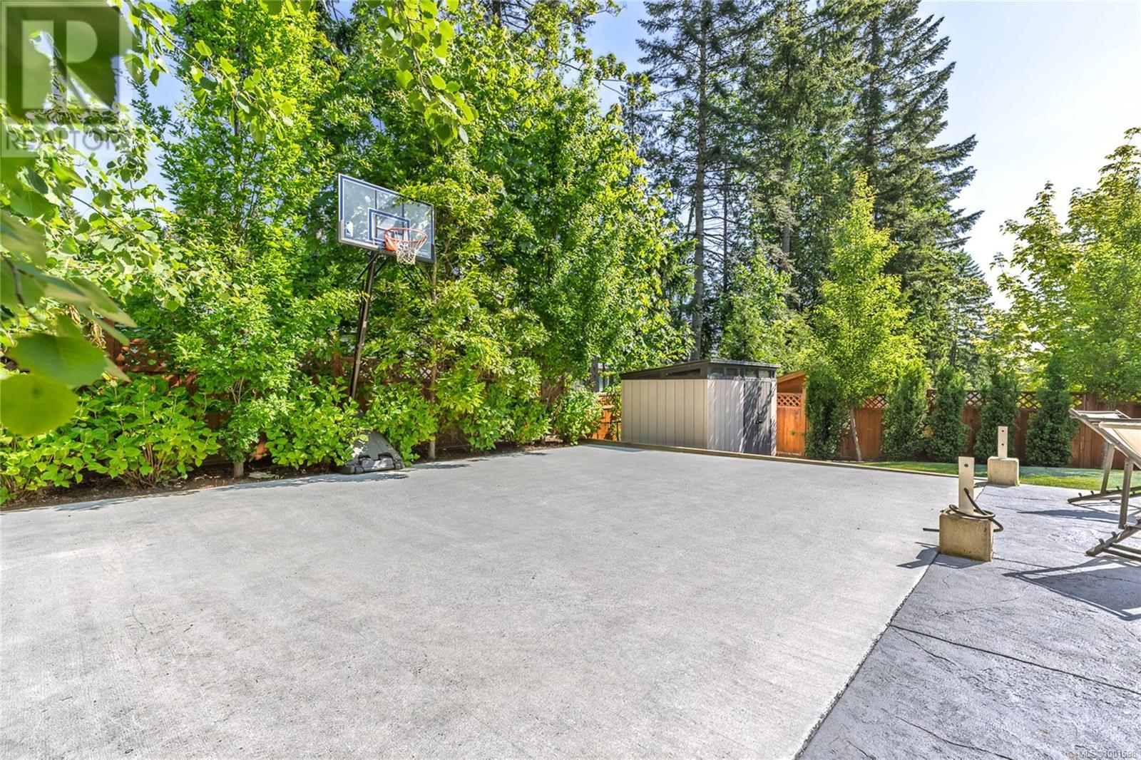 Property at 370 Cordan St image 4