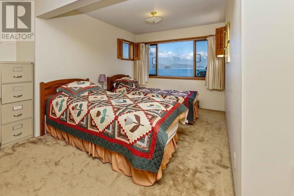 1124 Point Road, Gibsons, British Columbia  V0N 1V1 - Photo 23 - R3008784