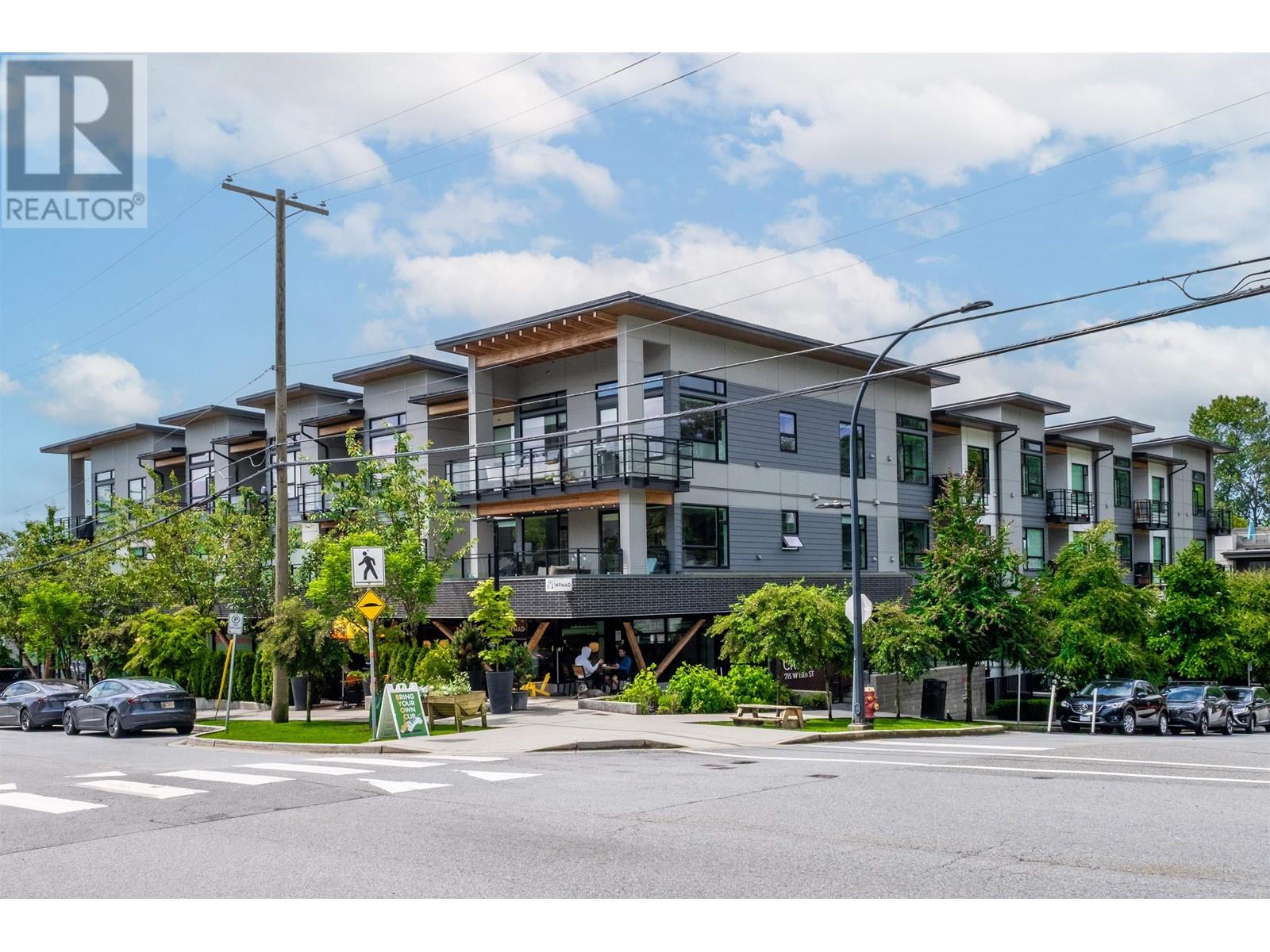 111 715 W 15TH STREET, North Vancouver, British Columbia