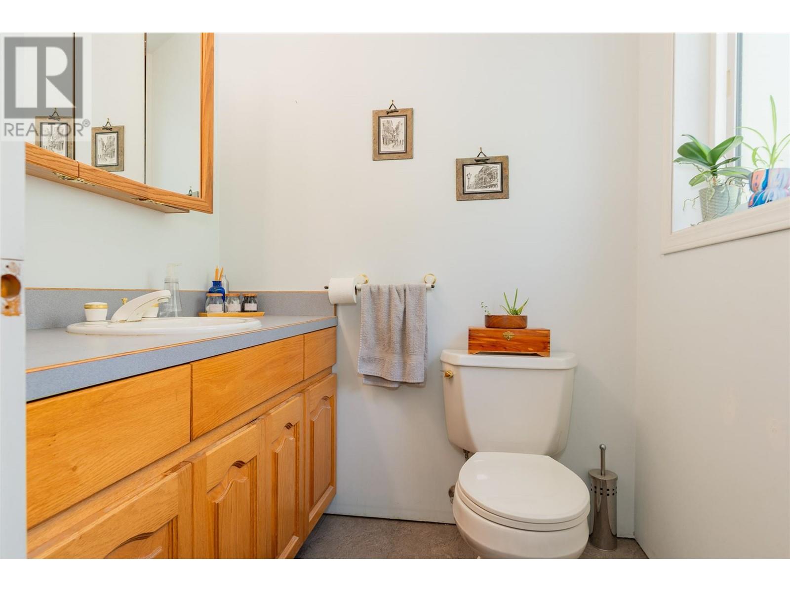 1621 Highway 3a Highway, Castlegar, British Columbia  V1N 4N3 - Photo 32 - 10350131