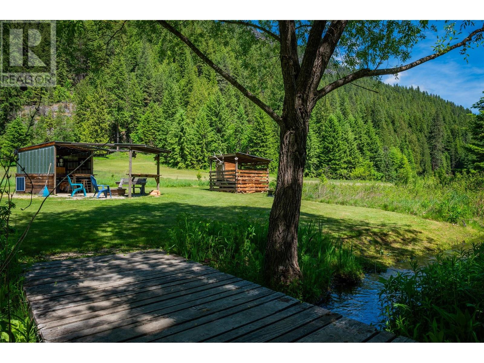 1621 Highway 3a Highway, Castlegar, British Columbia  V1N 4N3 - Photo 8 - 10350131