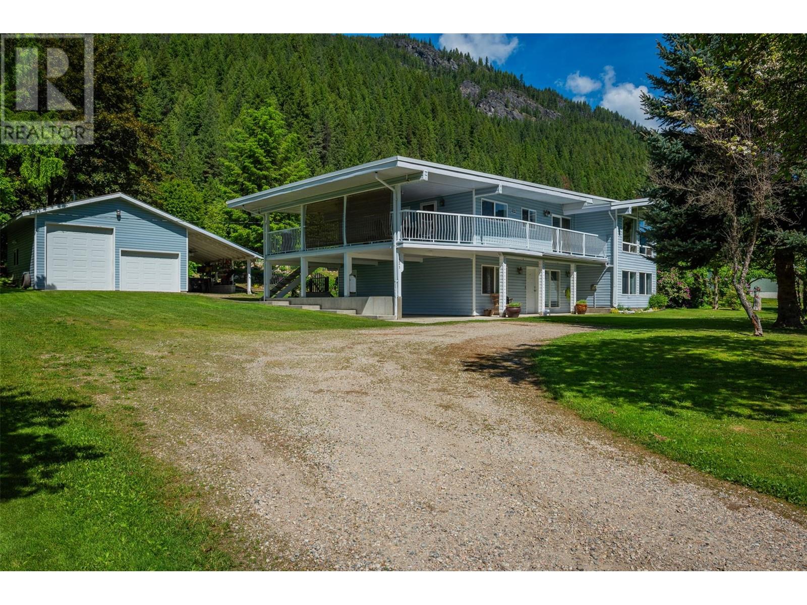 1621 Highway 3a Highway, Castlegar, British Columbia  V1N 4N3 - Photo 2 - 10350131
