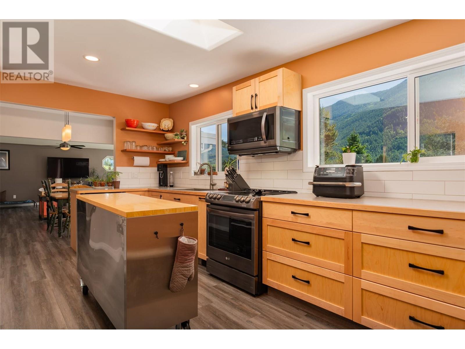 1621 Highway 3a Highway, Castlegar, British Columbia  V1N 4N3 - Photo 23 - 10350131