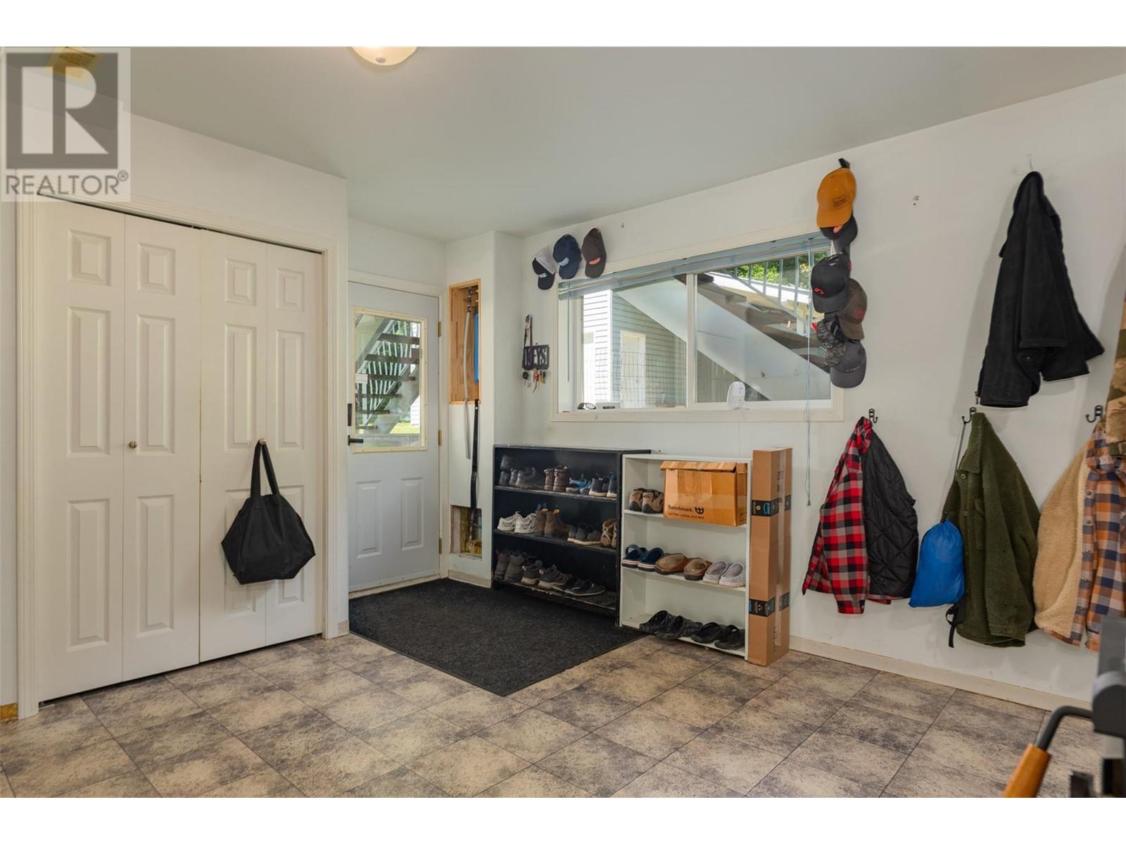 1621 Highway 3a Highway, Castlegar, British Columbia  V1N 4N3 - Photo 35 - 10350131