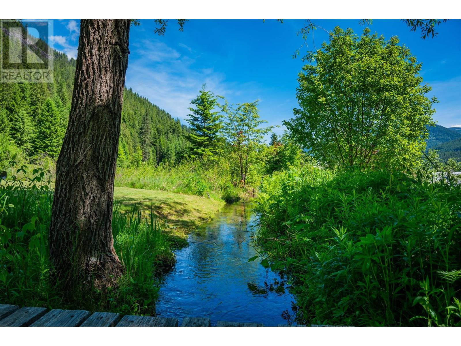 1621 Highway 3a Highway, Castlegar, BC V1N4N3