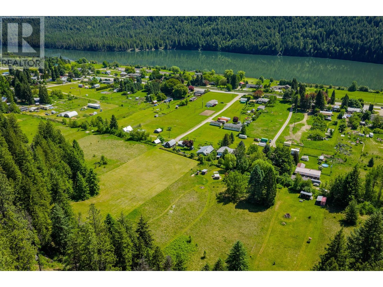 1621 Highway 3a Highway, Castlegar, British Columbia  V1N 4N3 - Photo 6 - 10350131