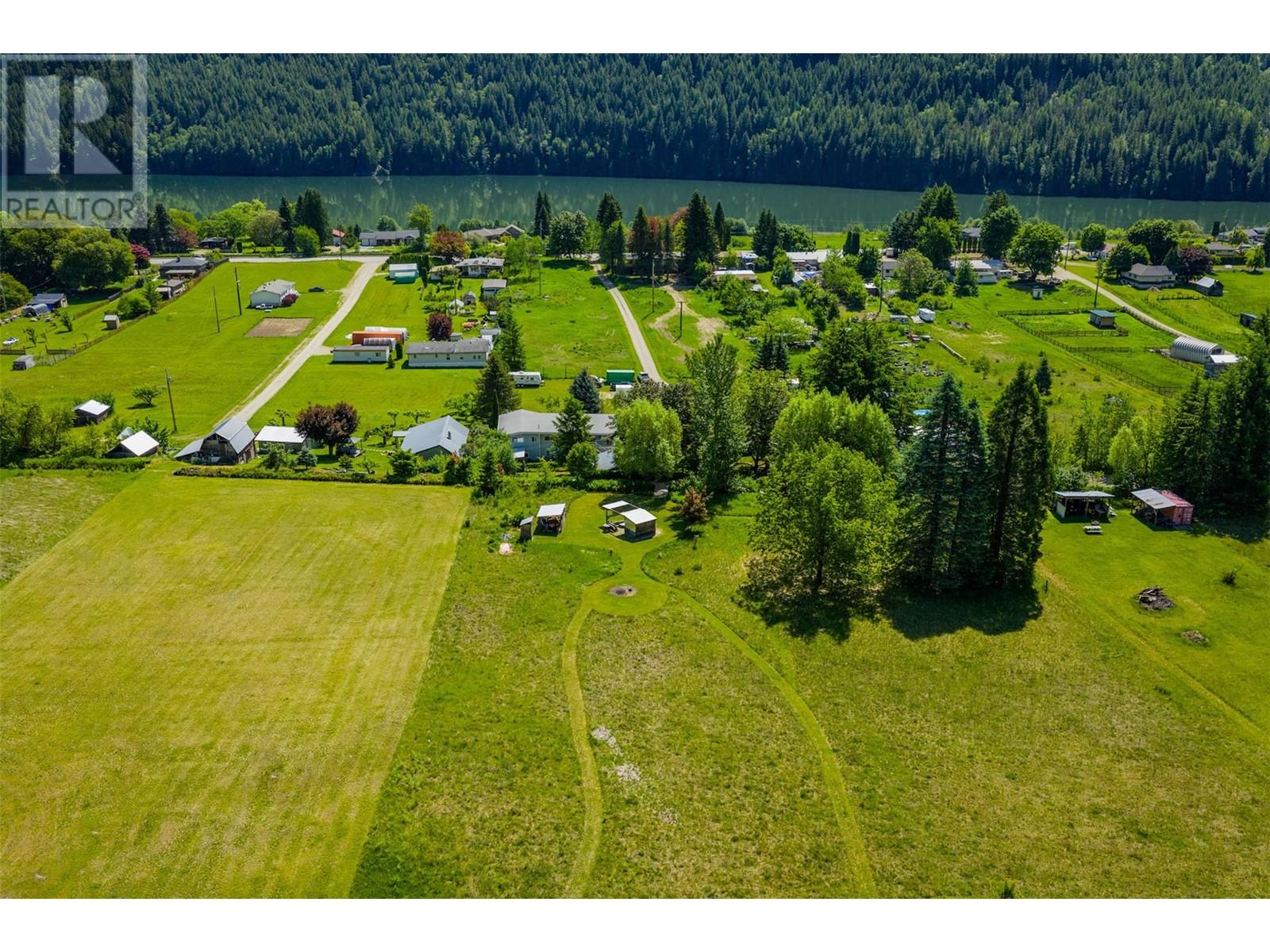 1621 Highway 3a Highway, Castlegar, BC V1N4N3
