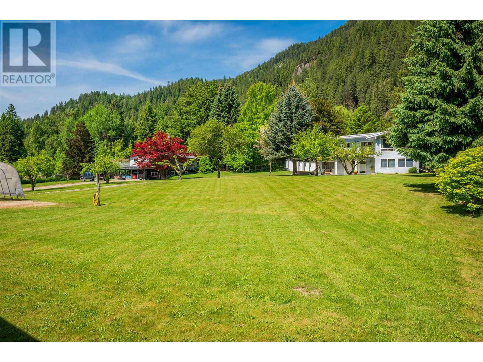 1621 Highway 3a Highway, Castlegar, BC V1N4N3