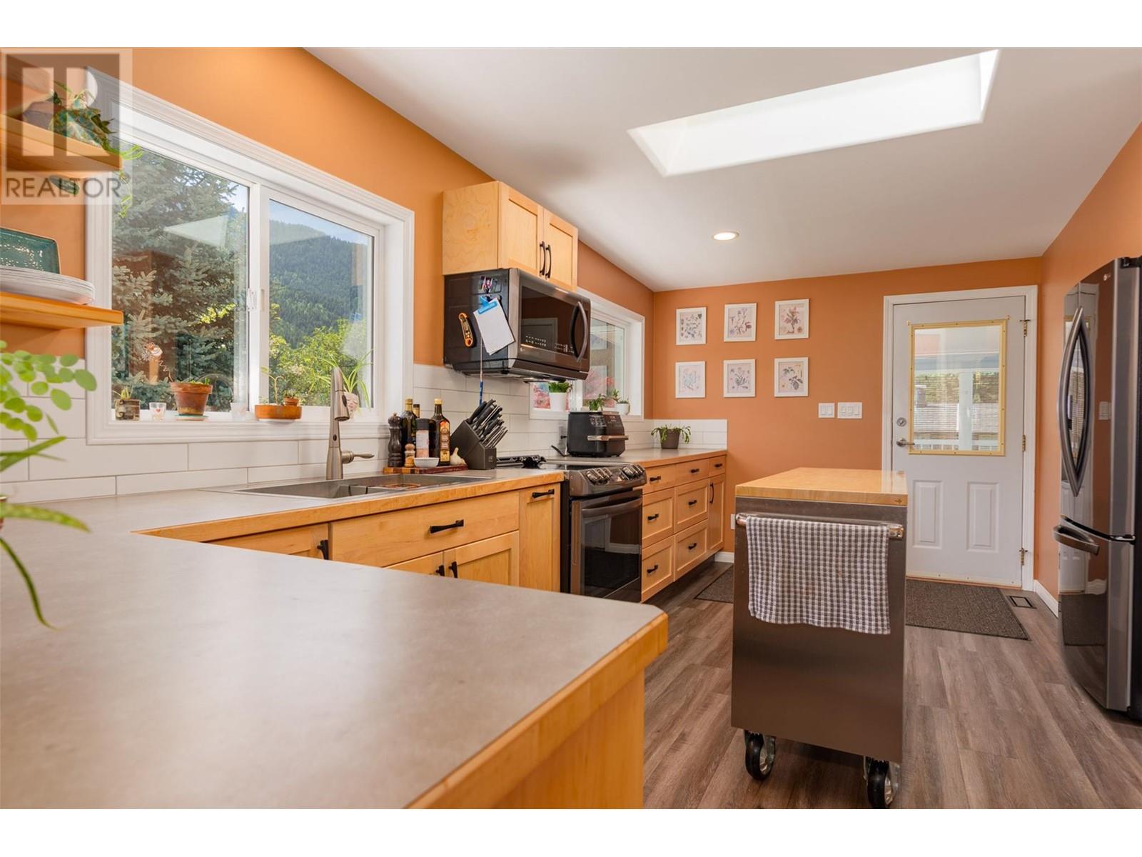 1621 Highway 3a Highway, Castlegar, British Columbia  V1N 4N3 - Photo 20 - 10350131