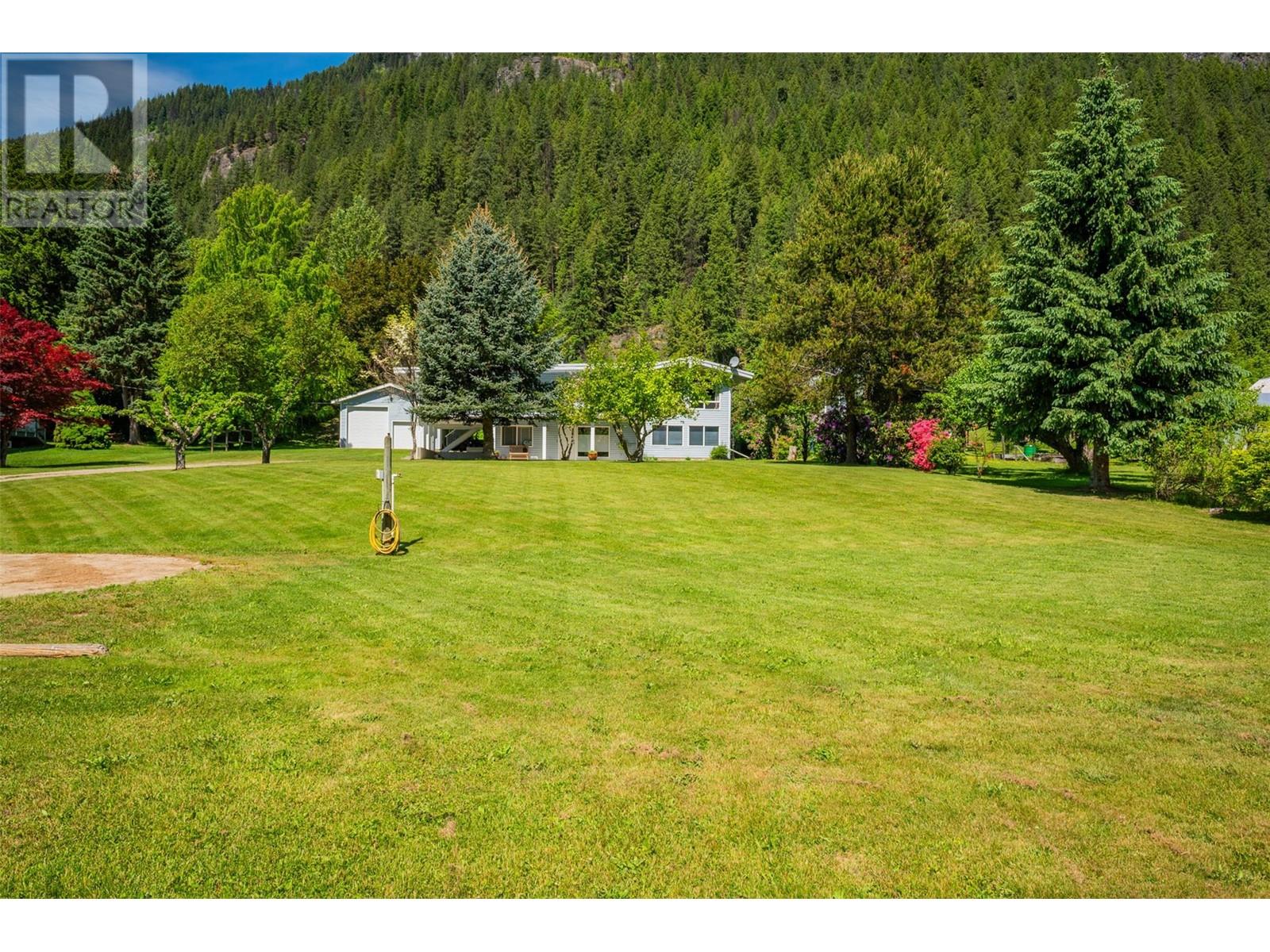 1621 Highway 3a Highway, Castlegar, British Columbia  V1N 4N3 - Photo 60 - 10350131