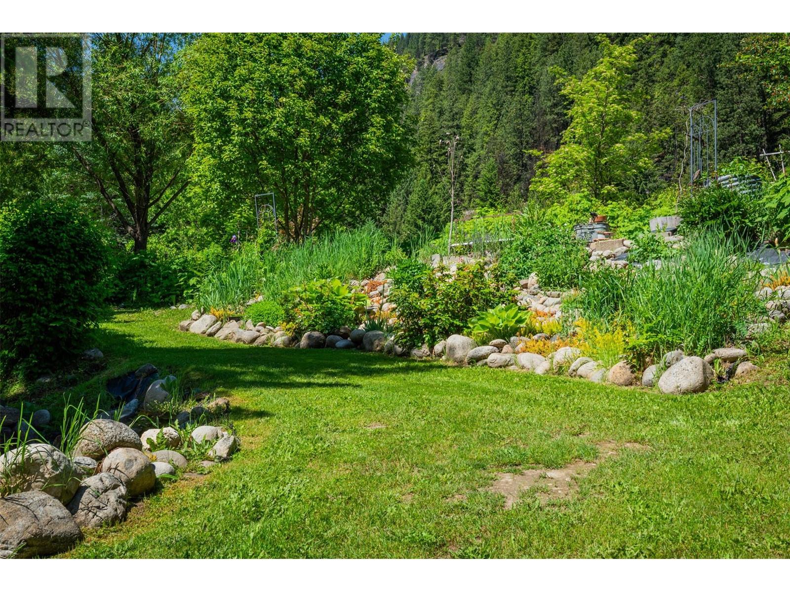 1621 Highway 3a Highway, Castlegar, British Columbia  V1N 4N3 - Photo 69 - 10350131