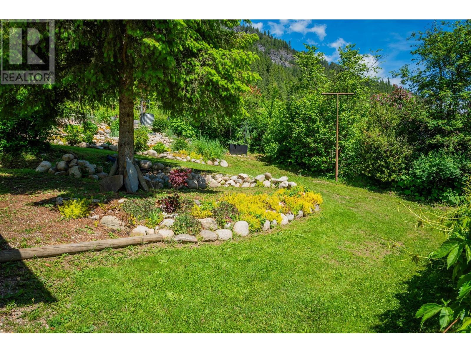 1621 Highway 3a Highway, Castlegar, British Columbia  V1N 4N3 - Photo 68 - 10350131
