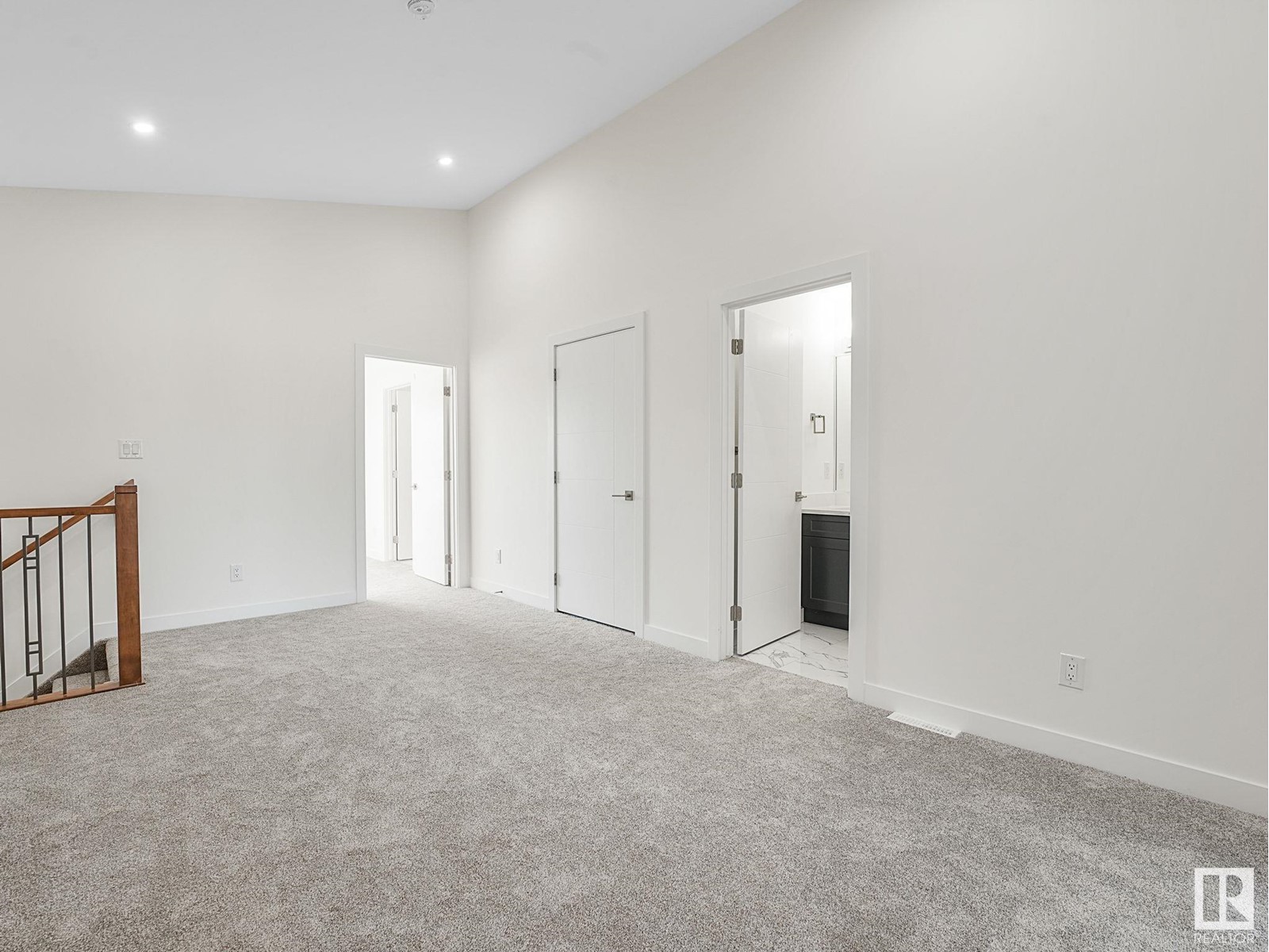 Property at 7119 93 AV NW image 1