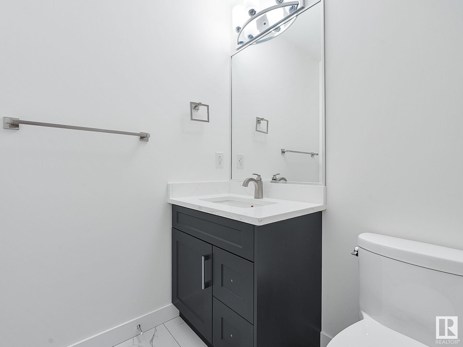 Property at 7119 93 AV NW image 4