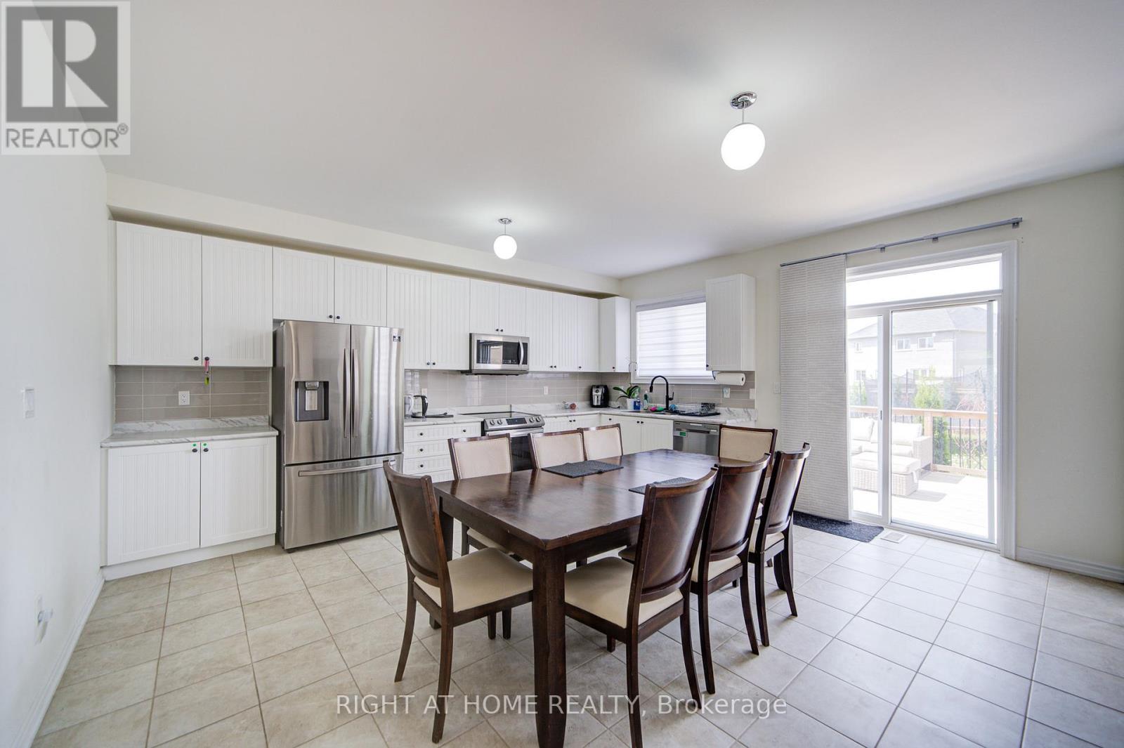 26 Pearl Street, Wasaga Beach, Ontario  L9Z 1J6 - Photo 11 - S12186054