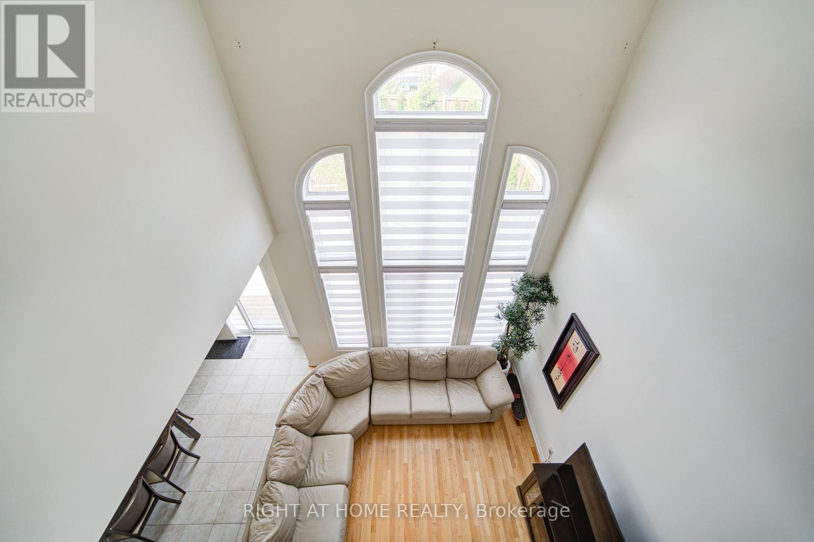 26 Pearl Street, Wasaga Beach, Ontario  L9Z 1J6 - Photo 19 - S12186054