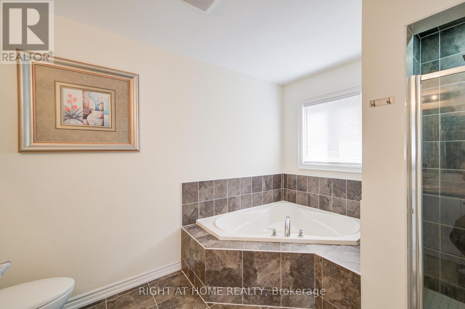 26 Pearl Street, Wasaga Beach, Ontario  L9Z 1J6 - Photo 26 - S12186054