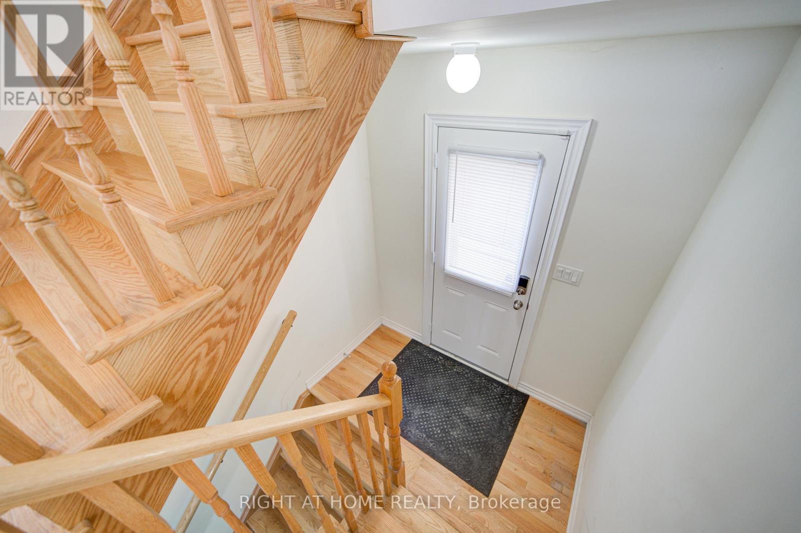 26 Pearl Street, Wasaga Beach, Ontario  L9Z 1J6 - Photo 37 - S12186054