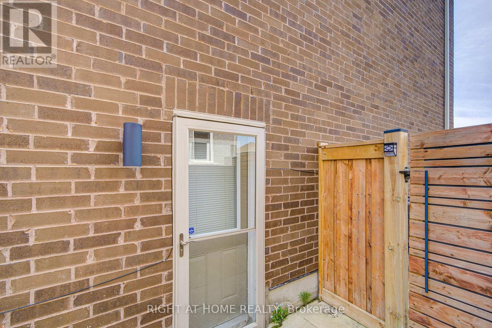 26 Pearl Street, Wasaga Beach, Ontario  L9Z 1J6 - Photo 39 - S12186054